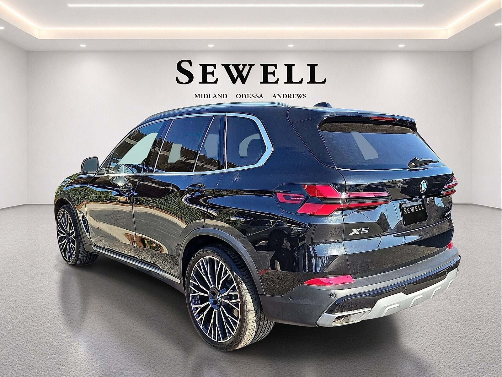 Used 2026 BMW X5 xDrive40i w/ Parking Assistance Package AWD/4WD image 3