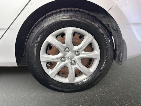 Used 2012 Hyundai Accent GS image 26