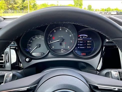 Used 2026 Porsche Macan AWD/4WD image 13