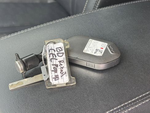 Used 2024 Kia Sorento S FWD image 25