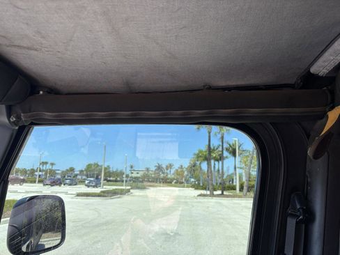 Used 2006 Jeep Wrangler Unlimited AWD/4WD image 23