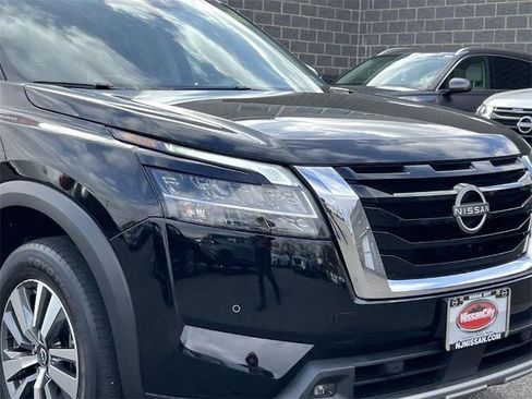 Certified 2024 Nissan Pathfinder SL image 8