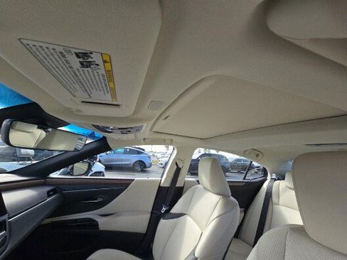 Used 2024 Lexus ES 350 w/ Premium Package image 10