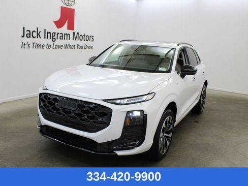 New 2026 Audi Q3 quattro 2.0T AWD/4WD image 1