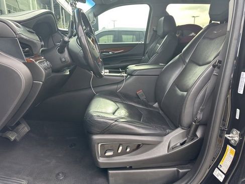 Used 2018 Cadillac Escalade Luxury image 5