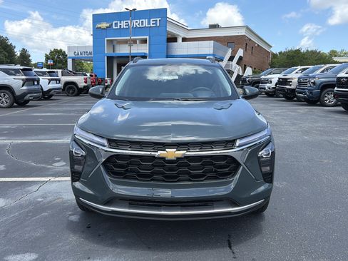 New 2026 Chevrolet Trax LT w/ Driver Confidence Package FWD image 2