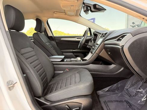 Used 2019 Ford Fusion SE FWD image 21