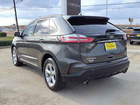 Used 2020 Ford Edge SE image 4