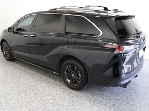 Used 2024 Toyota Sienna XLE Woodland Edition AWD/4WD image 9