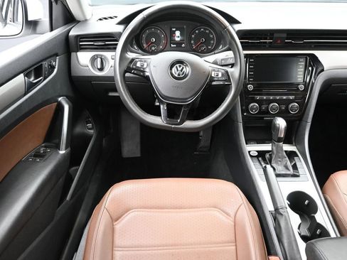 Used 2022 Volkswagen Passat 2.0T SE image 11