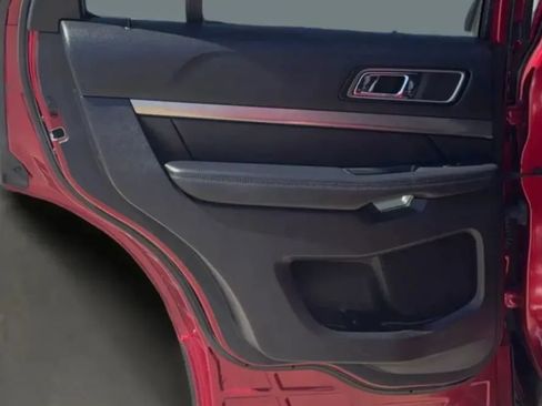 Used 2018 Ford Explorer XLT w/ Equipment Group 201A AWD/4WD image 19