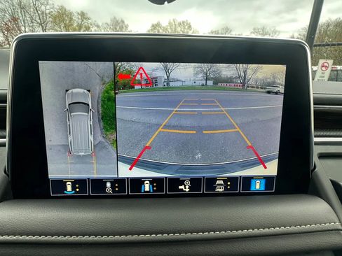 Used 2021 Chevrolet Tahoe Premier w/ Premium Package image 19