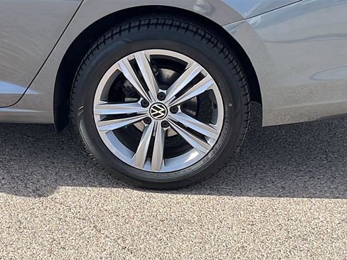 Used 2024 Volkswagen Jetta SE image 5