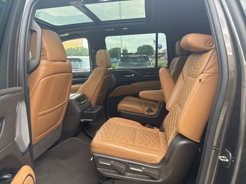 Used 2021 Cadillac Escalade ESV Sport w/ Driver Assist Tech Package AWD/4WD image 5