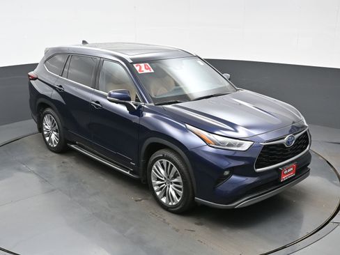 Used 2024 Toyota Highlander Platinum AWD/4WD image 35
