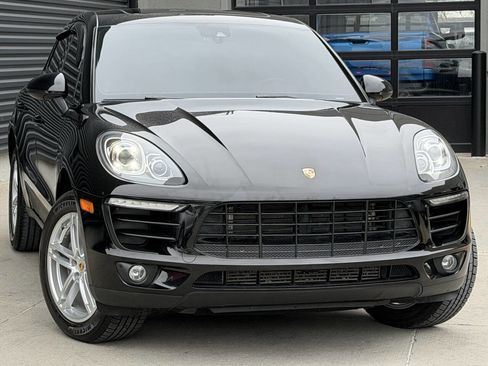 Used 2018 Porsche Macan Base AWD 4dr SUV image 5