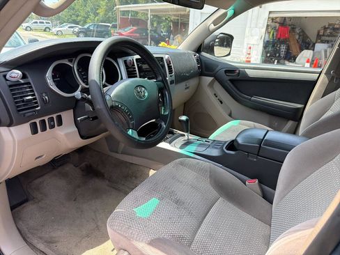 Used 2005 Toyota 4Runner SR5 RWD image 7