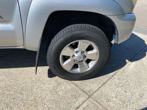 Used 2015 Toyota Tacoma PreRunner image 16