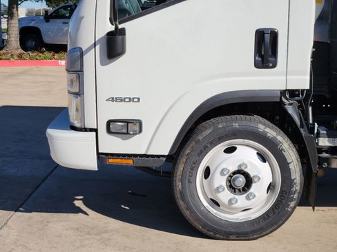 New 2024 Chevrolet Low Cab Forward image 15