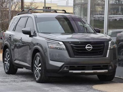 Used 2022 Nissan Pathfinder Platinum w/ Cargo Package image 6