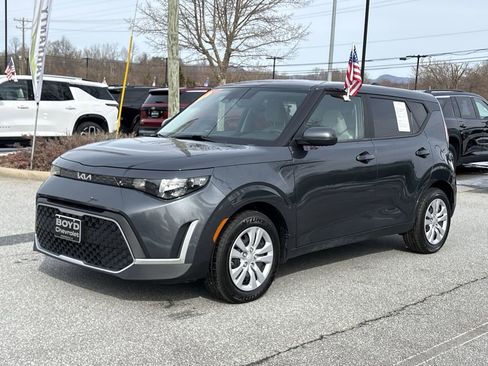 Used 2023 Kia Soul LX image 6