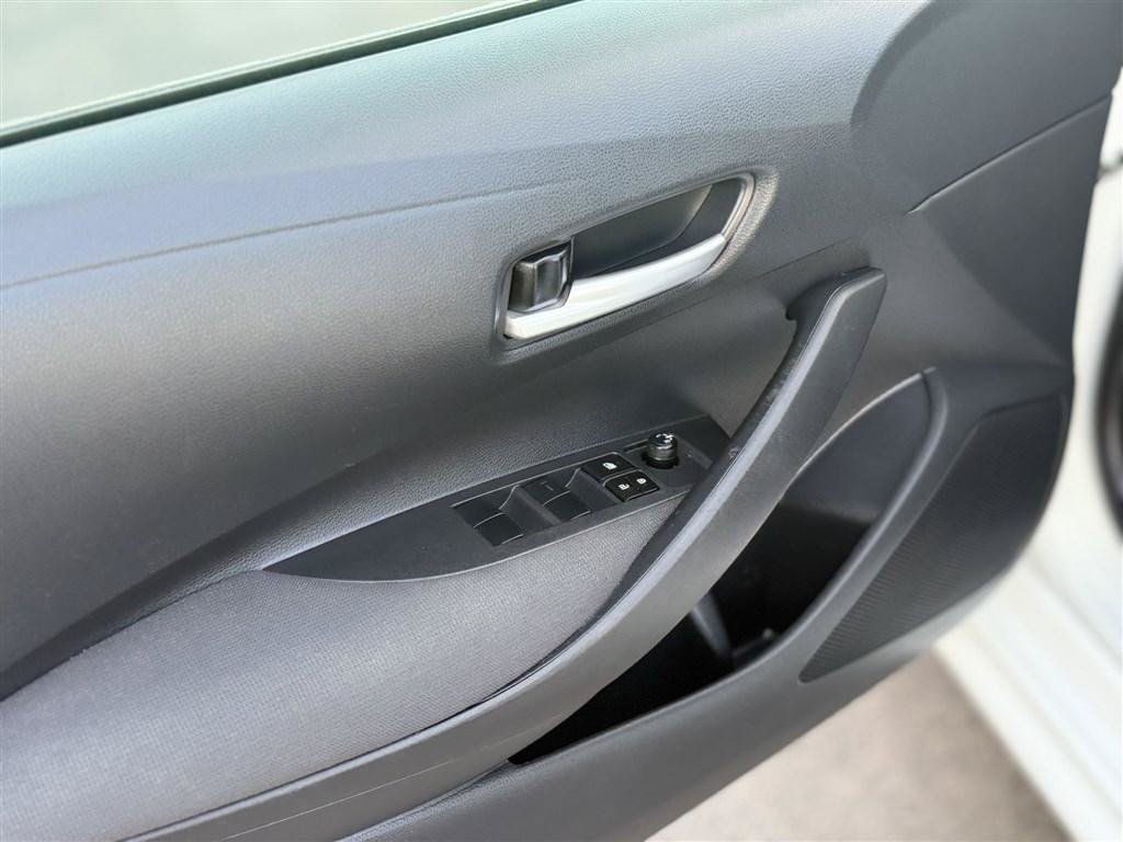 Used 2021 Toyota Corolla LE FWD image 11