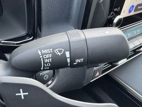 Used 2025 Toyota Camry SE w/ Convenience Package image 29