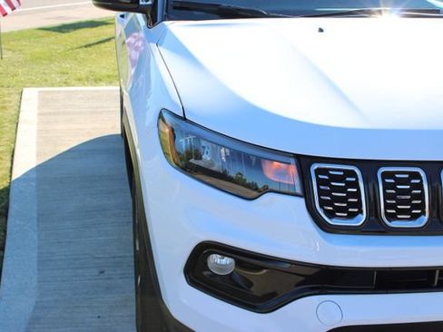 Used 2024 Jeep Compass Limited AWD/4WD image 5