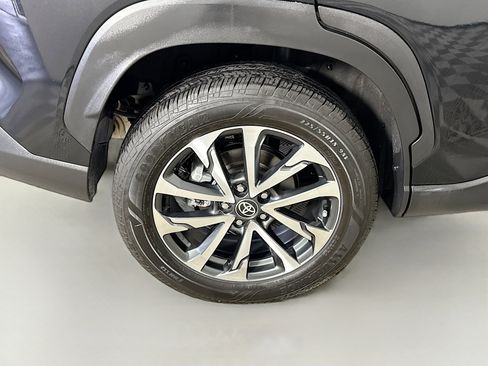 Used 2022 Toyota Corolla Cross XLE AWD/4WD image 33
