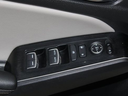 Used 2022 Honda Civic Touring image 9