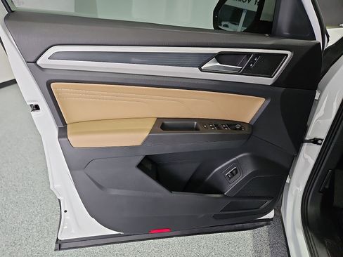 Certified 2023 Volkswagen Atlas Cross Sport SE w/ Panoramic Sunroof Package FWD image 15
