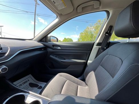 Used 2024 Nissan Altima 2.5 SV FWD image 16