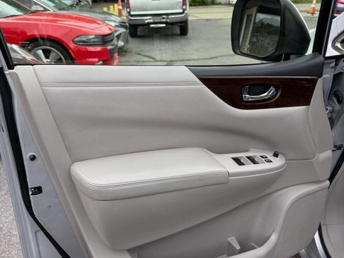 Used 2017 Nissan Quest SV image 9