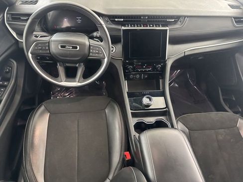 Used 2024 Jeep Grand Cherokee L Laredo image 29