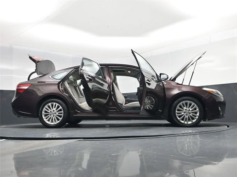 Used 2013 Toyota Avalon XLE Premium image 30