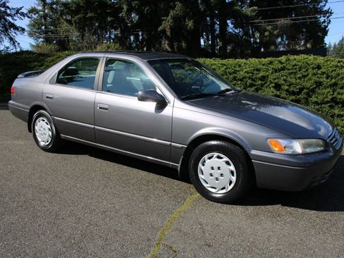 Used 1997 Toyota Camry LE image 2