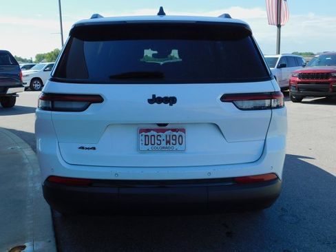 Used 2023 Jeep Grand Cherokee L Laredo image 8