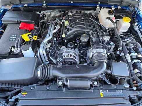 Used 2025 Jeep Gladiator Nighthawk image 33