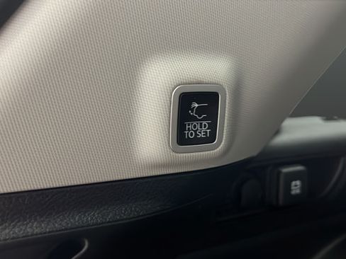 Used 2023 Jeep Grand Cherokee Limited w/ Luxury Tech Group II AWD/4WD image 27