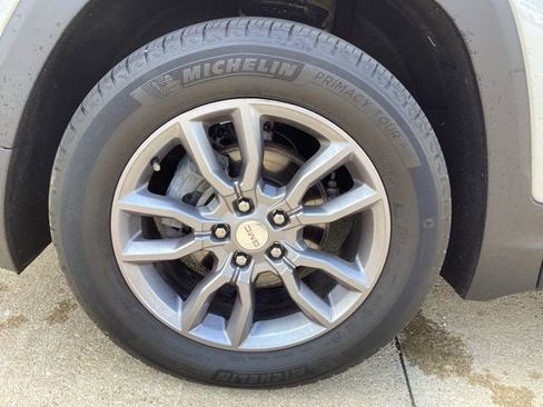Used 2023 GMC Terrain SLT AWD/4WD image 6