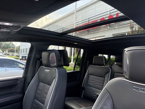 Used 2025 GMC Yukon XL AT4 Ultimate AWD/4WD image 9