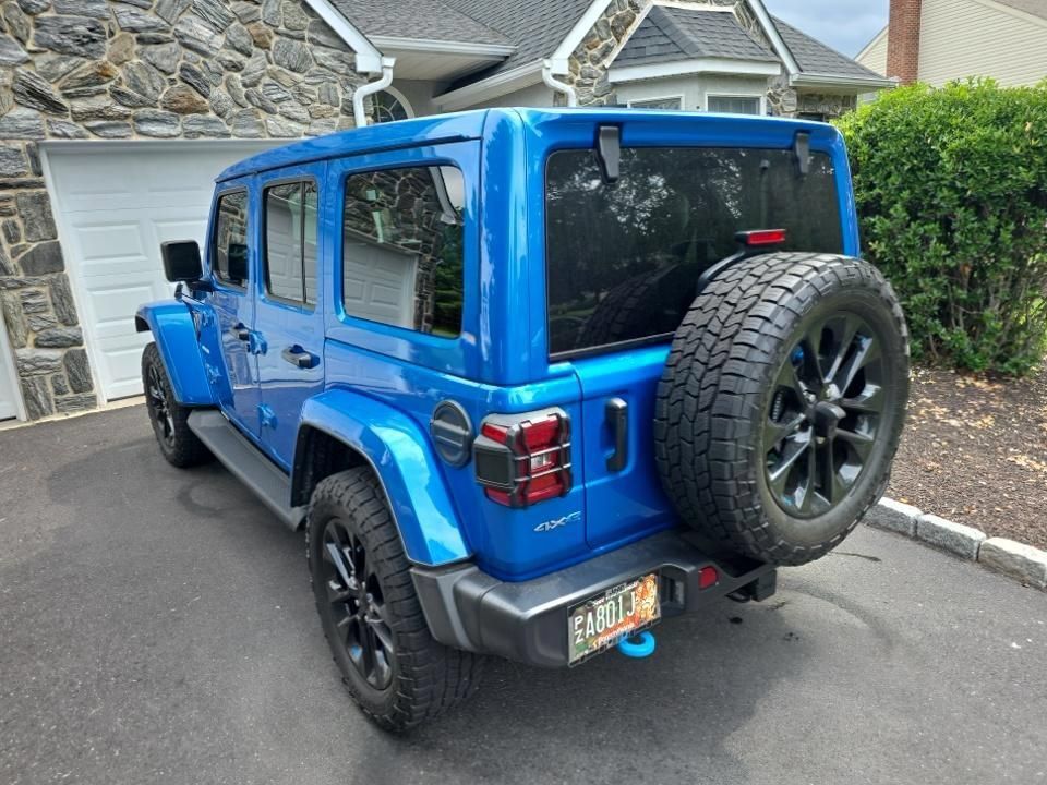 Used 2023 Jeep Wrangler Unlimited Sahara w/ Cold Weather Group AWD/4WD image 5