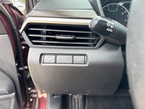 Used 2025 Nissan Altima 2.5 SV FWD image 18