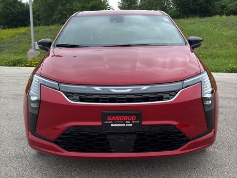 New 2027 Chrysler Pacifica Select w/ Family Tech Group AWD/4WD image 3
