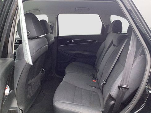 Used 2020 Kia Sorento LX image 13