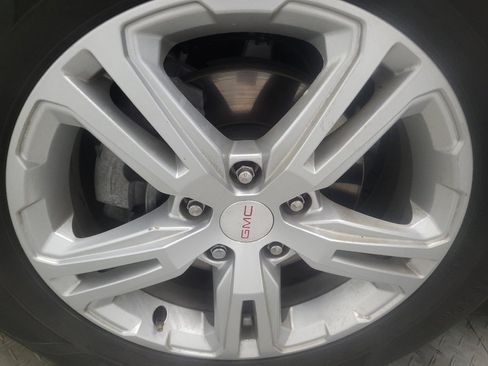 Used 2020 GMC Terrain SLE FWD image 31