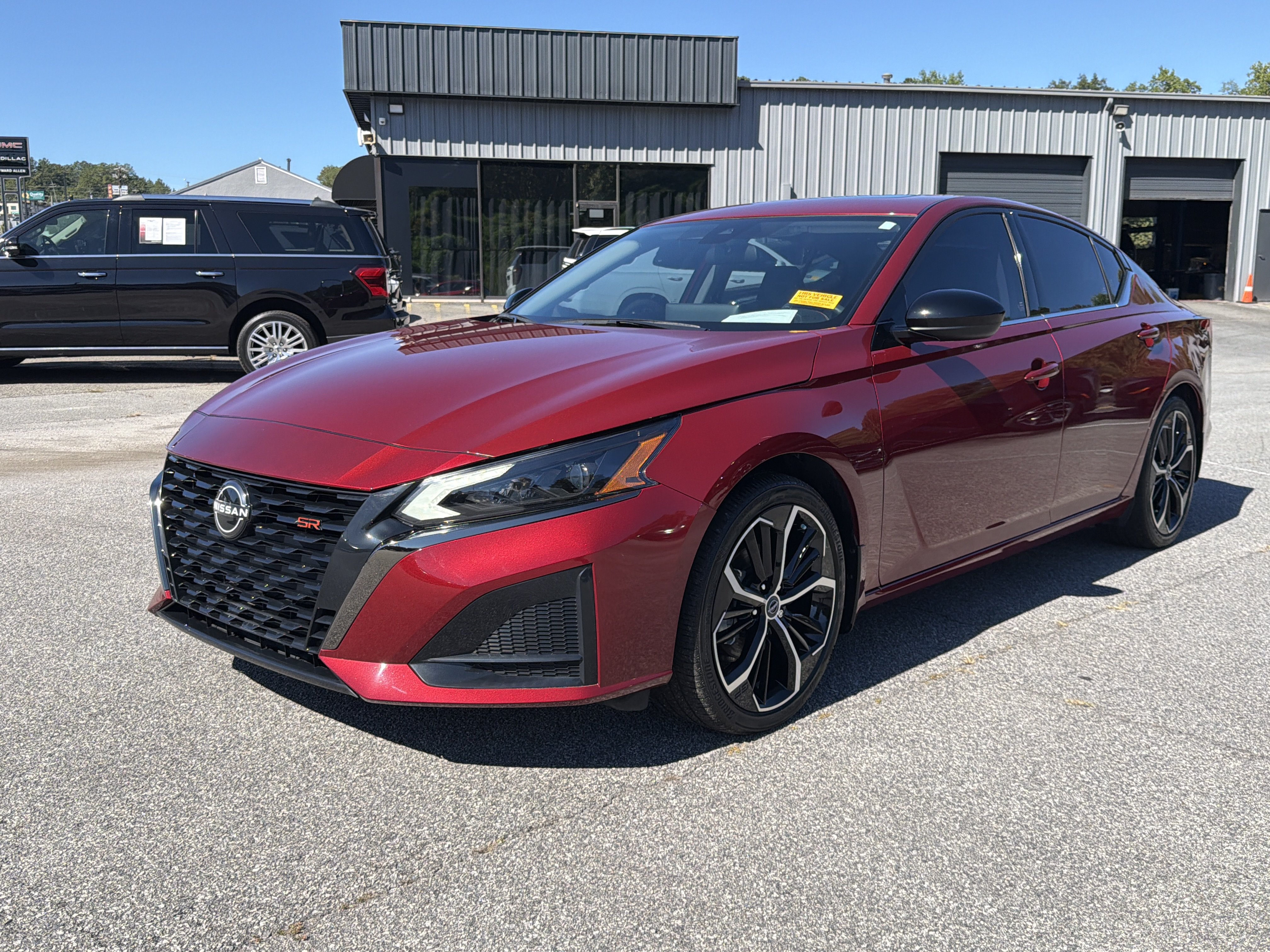 Used 2023 Nissan Altima 2.5 SR w/ SR Premium Package FWD image 1