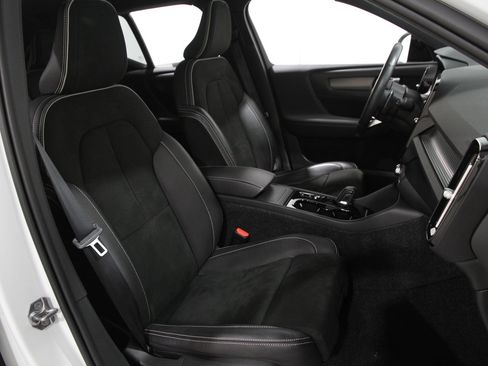 Used 2020 Volvo XC40 T5 R-Design image 16