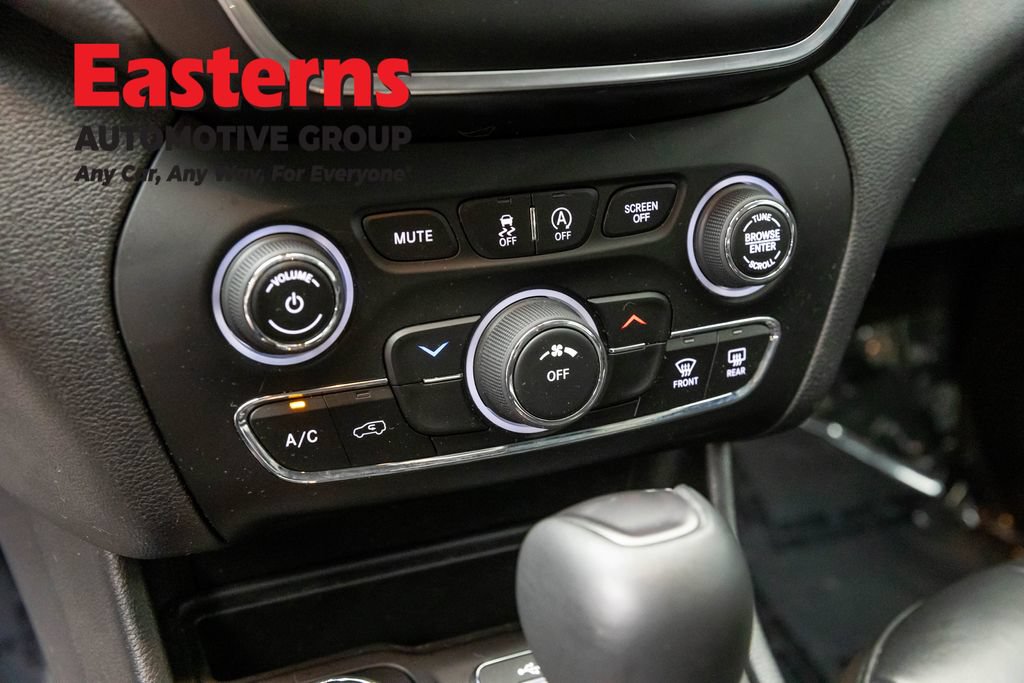 Used 2021 Jeep Cherokee Latitude Plus AWD/4WD image 20