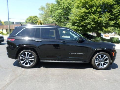 Used 2023 Jeep Grand Cherokee Overland AWD/4WD image 9